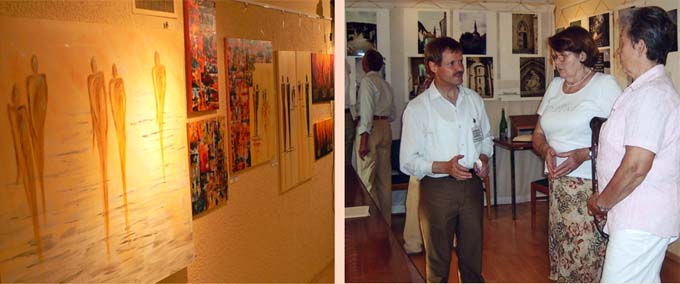 Ausstellung von Malerinnen und Gespräch mit Besuchern